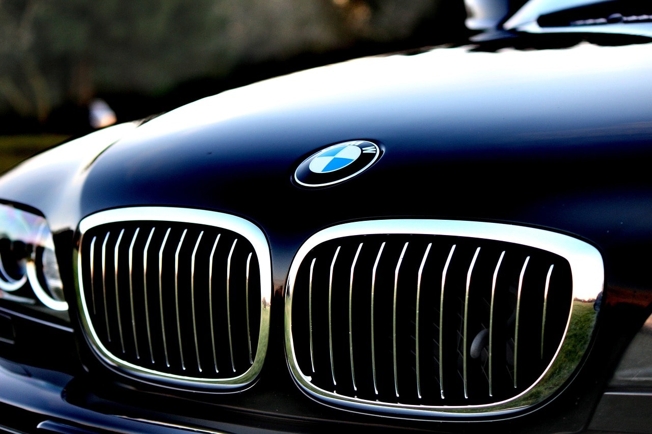 Grill w BMW – zobacz, jak zmieniał się przez lata
