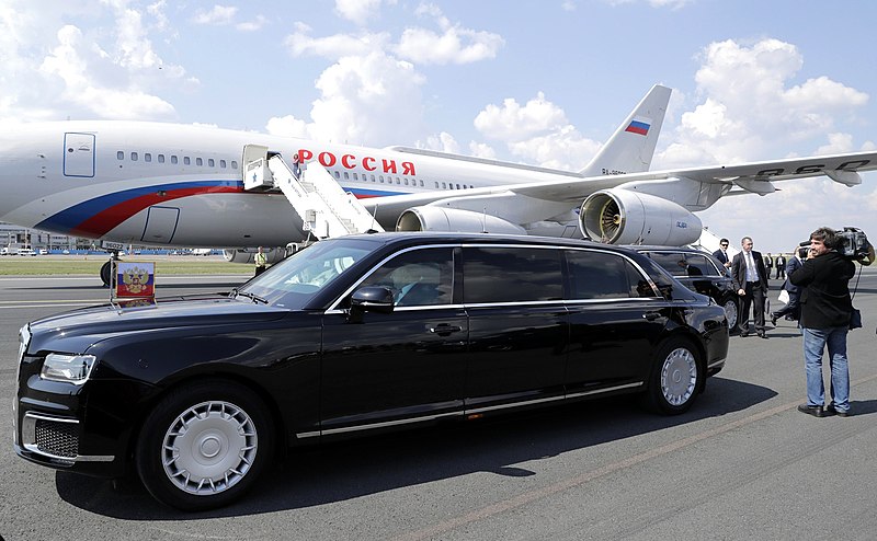 Putin przyjechał na spotkanie z Bidenem rosyjską limuzyną marki Aurus. Koniec z BMW i Mercedesami?