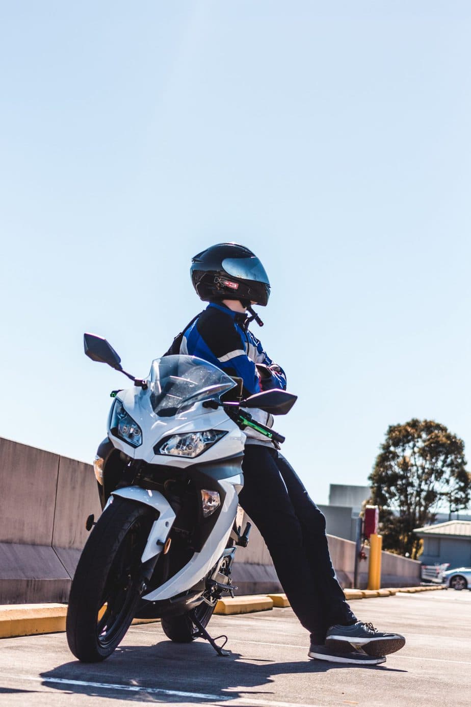 Ładowarka motocyklowa — jak prawidłowo ładować akumulator w motocyklu?