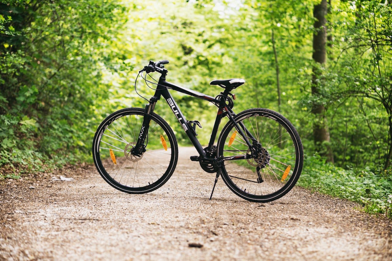 Wieszaki rowerowe dla biznesów z branży rowerowej – jakie korzyści oferują?