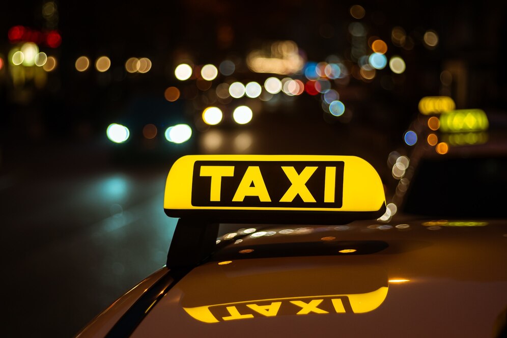 Bezpieczna podróż taxi – na co zwrócić uwagę jako pasażer?